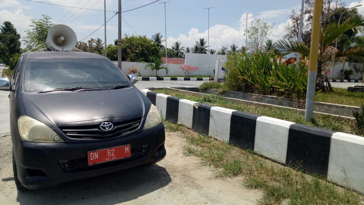 Dinas Kominfo melakukan sosialisasi pencegahan penyebaran Covid-19 hingga ke pelosok desa yang ada di Kabupaten Sigi menggunakan mobil pengeras suara